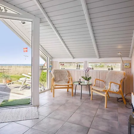 Hébergement de vacances Cozy Summer House In Fons With Sea View *