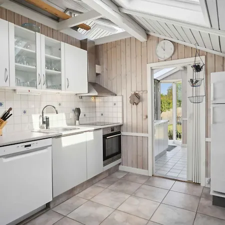 Cozy Summer House In Fons With Sea View Hébergement de vacances Norre Aby