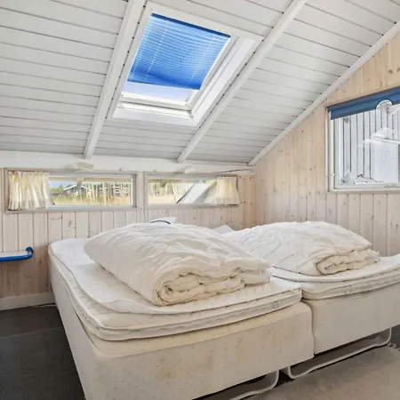 Cozy Summer House In Fons With Sea View