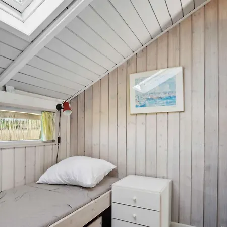 Cozy Summer House In Fons With Sea View