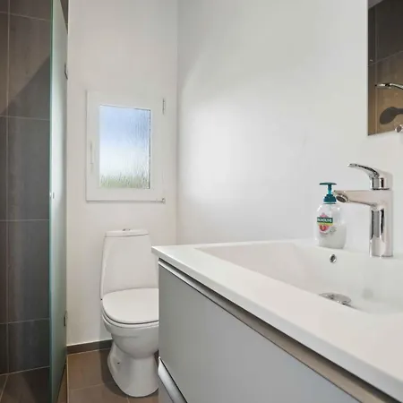 Vakantiehuis Cozy Summer House In Fons With Sea View