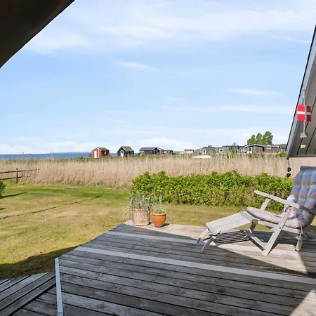 Hébergement de vacances Cozy Summer House In Fons With Sea View