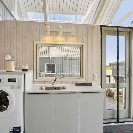 Vakantiehuis Cozy Summer House In Fons With Sea View Norre Aby