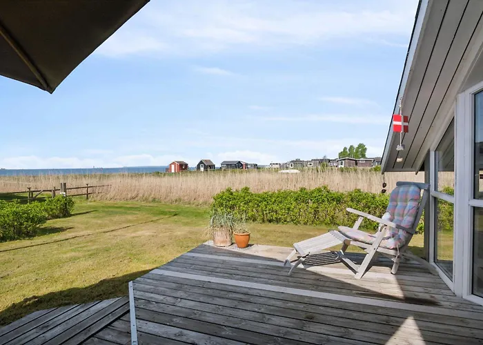 Feriehus Cozy Summer House In Fons With Sea View