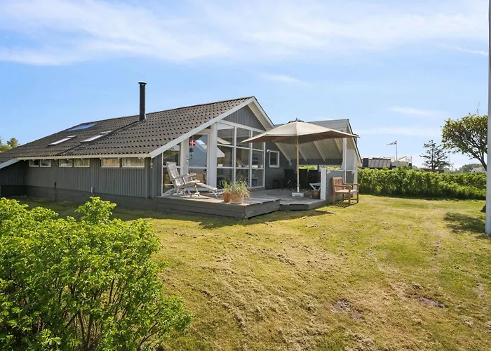 Feriehus Cozy Summer House In Fons With Sea View *